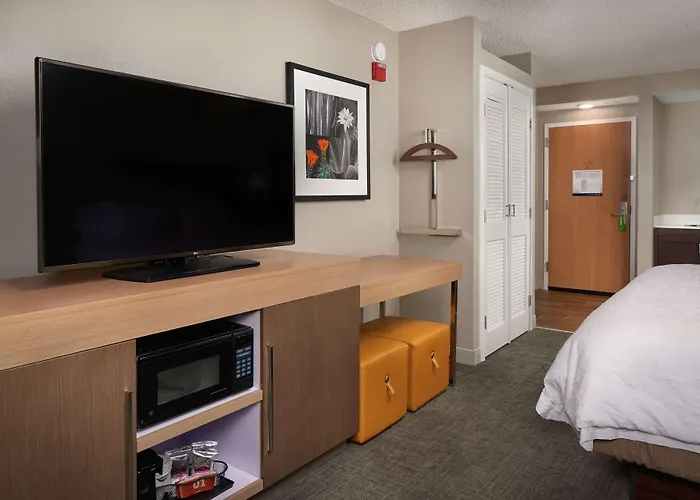 Hampton Glendale-peoria Hotel 3*